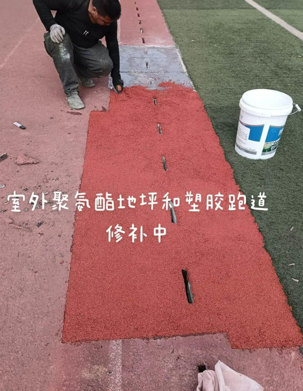 龙湖镇球场地面翻新维修，核心是先诊断破损